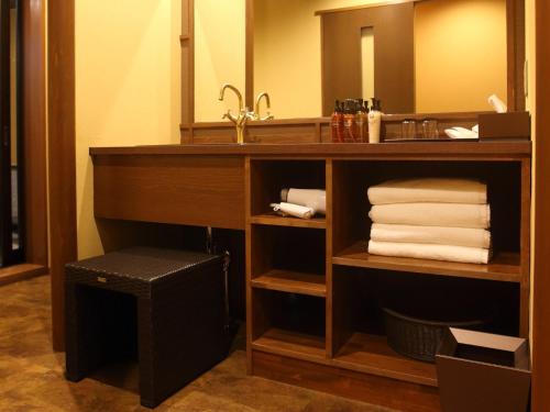 Room with Tatami Area and Hot Spring Bath image 7