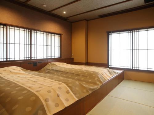 Room with Tatami Area and Hot Spring Bath image 9