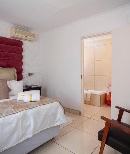 SelaMod Village Guest House