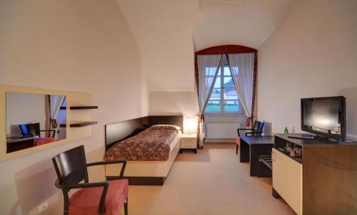 1 twin bed