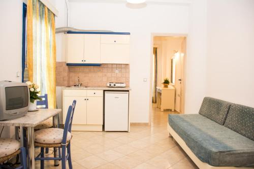 Uncle George Studios & Apartments by Checkin - image 3