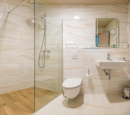Priska Med Luxury Rooms - image 10