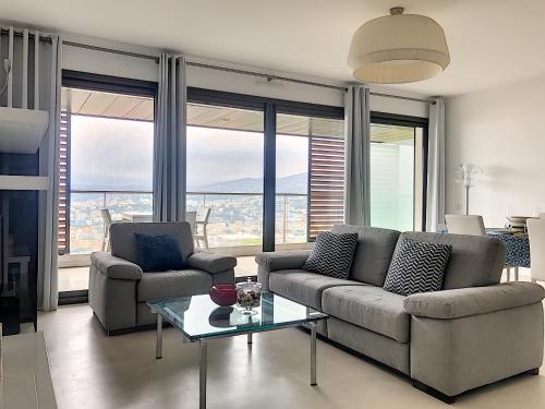 Incredible views of Nice in a calm luxury complex & big park