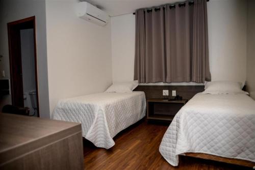 2 twin beds