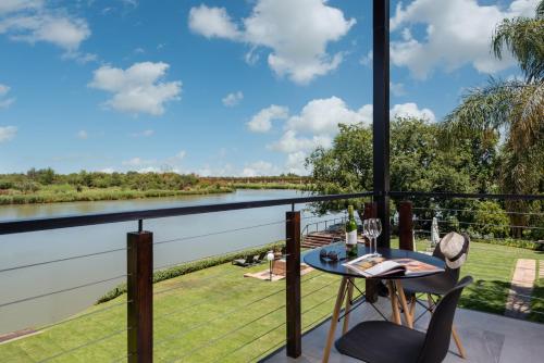 מרפסת, River Place Manor in אופינגטון