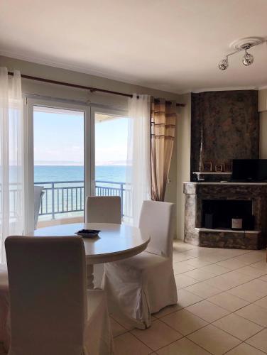  Crystal Blue - Sea View Apartment, Ferienwohnung in Skála Neón Epivatón