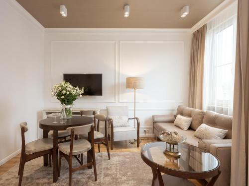 AVANTI Home 5