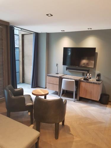 Double Room image 3