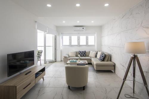 Larnaca Finikoudes Suite