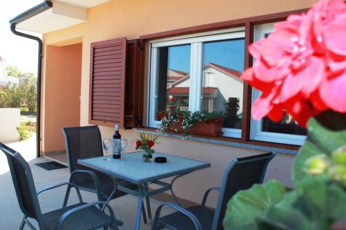  Studio apartment, Pension in Nin