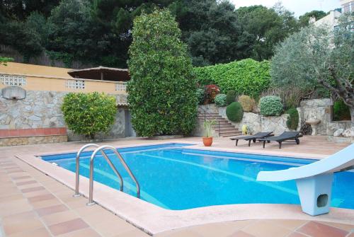 Apartment with Pool View