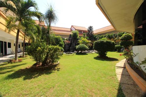 Garden, Hotel Sinar 2 in Waru