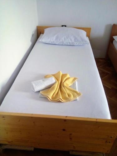  Comfortable bedroom in Ploče