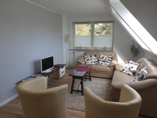Hus-Annett-Luchttoorm 252m von Tating entfernt