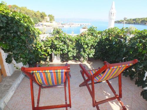  Apartments Ivan - 5 M from the sea in Rogač