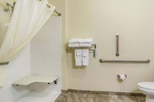 Cobblestone Hotel and Suites - Crookston