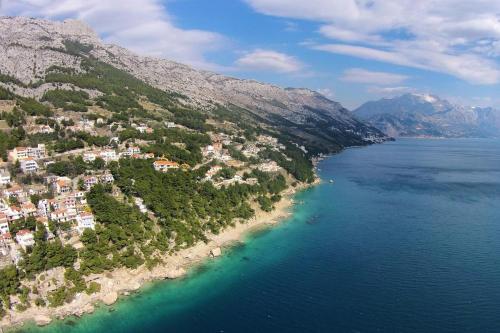 Apartments with a parking space Marusici Omis - 1041 - image 2