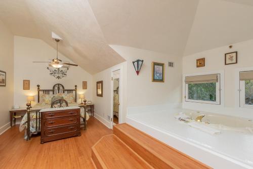 Herlong Mansion Bed & Breakfast Room Type - Deluxe Suite with Spa Bath