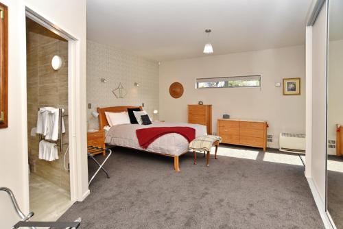 . The Apartment Within - Christchurch Holiday Homes