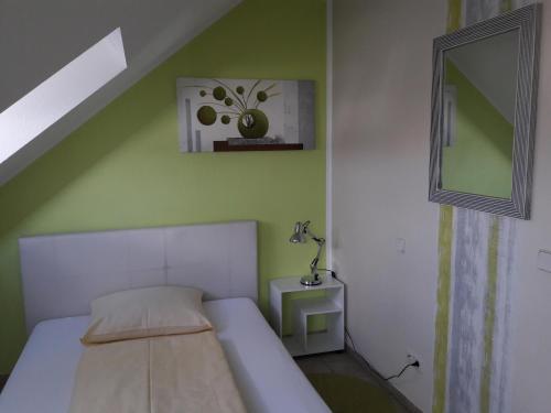 1 twin bed