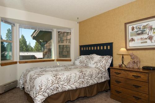 Quickdraw by KABINO Satellite WiFi Awesome Location Sleds Welcome Condo on Golf Course, Island Park (zdjęcie 9)