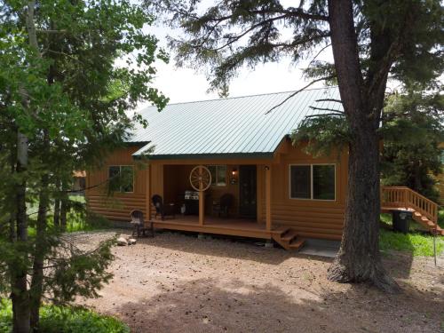 Wagon Wheel by KABINO Fire Pit Bunks Satellite Big Driveway WiFi Grill in Island Park, USA