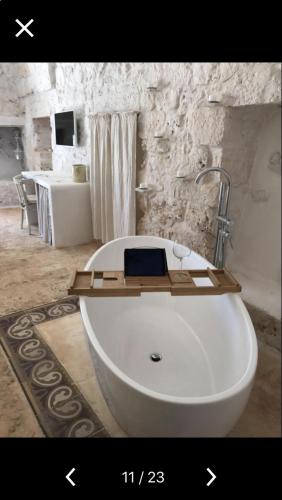 Bathroom, Relais Grottone in Ostuni