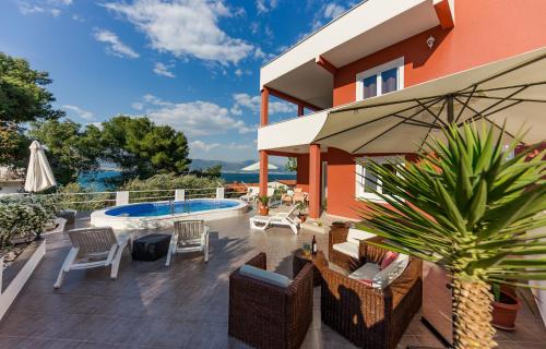 Villa Nostra - image 5
