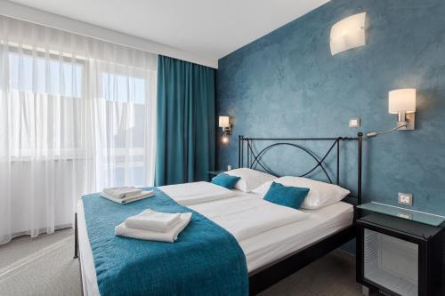 2 twin beds