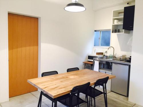 ROUTE - Cafe and Petit Hostel Travelers House on the ROUTE is perfectly located for both business and leisure guests in Nagasaki. Offering a variety of facilities and services, the property provides all you need for a good night