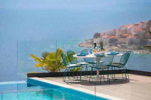 Luxury Villa Riva with Infinity Pool - image 3
