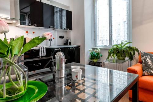  ALTIDO Vibrant 1BR Flat for 4, Perfect Centre in Como