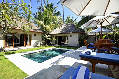 Two bedrooms villa with private pool, large landscape garden and kitchen