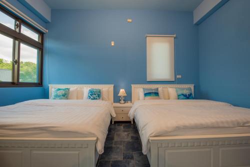 Deluxe Quadruple Room image 7