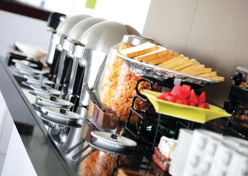 Food and beverages, Amaris Hotel Bekasi Barat in South Bekasi