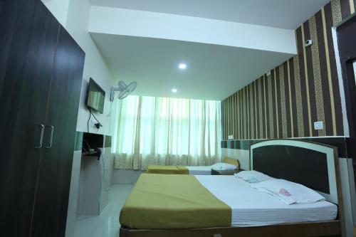 Hotel Embassy photo 2