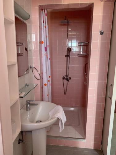 Axiothea Hotel - image 7