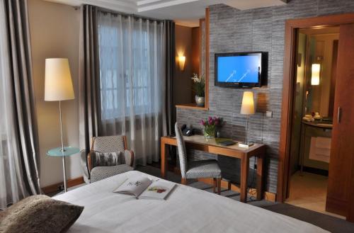 room detail thumbnail 1