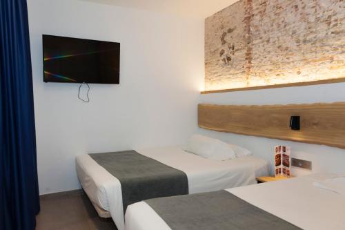 Hostal Paris - image 8