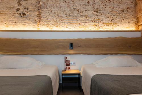 Hostal Paris - image 2