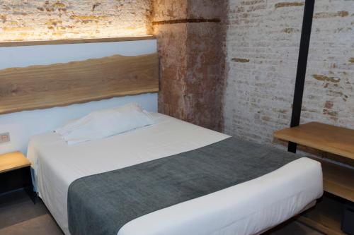 Hostal Paris - image 13
