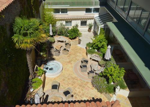 19640186 Best Western Premier Le Patio des Artistes Wellness Jacuzzi