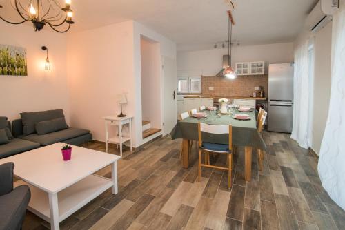 Villa Petite - image 2