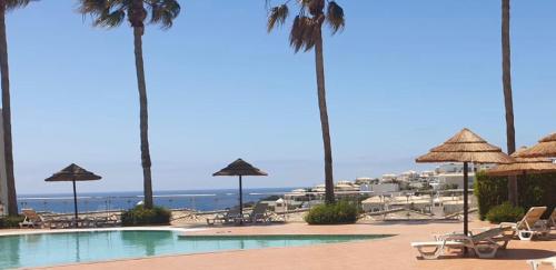 Spacious apartment - Porto de Mos beach