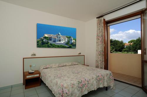 2 bedrooms, 5 beds