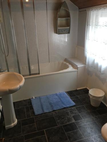 Isambard Cottage - image 13