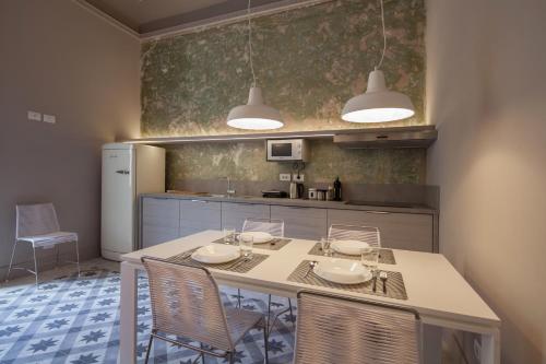 C222 - Stylish apartment La Spezia Old Town 4 people Air conditioning - 5' station to Cinque Terre