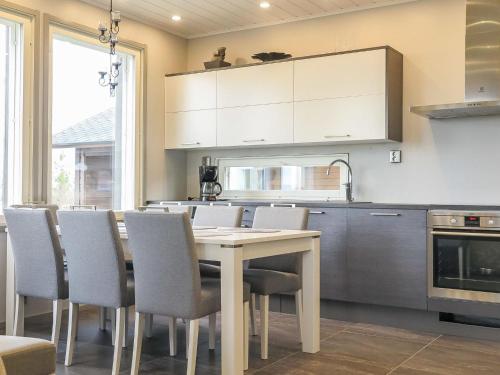 Holiday Home Karhu b by Interhome