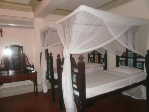 Standard Double or Twin Room image 7