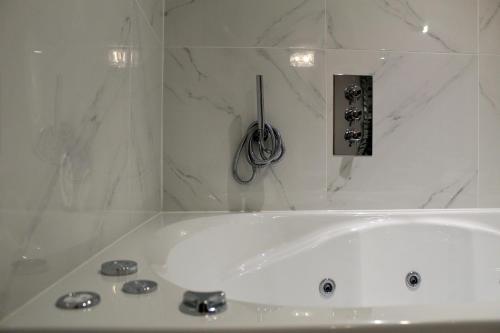 1 Craven Hill Gardens Room Type - Signature Suite with Jacuzzi
